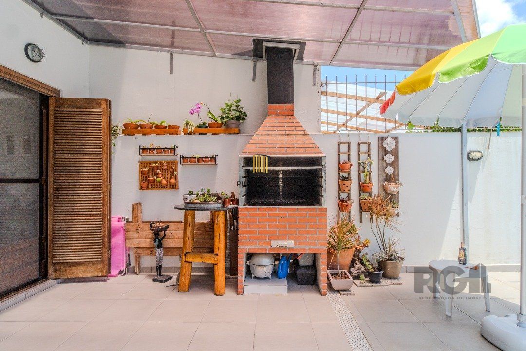 Casa 3 dormitórios no bairro Hípica