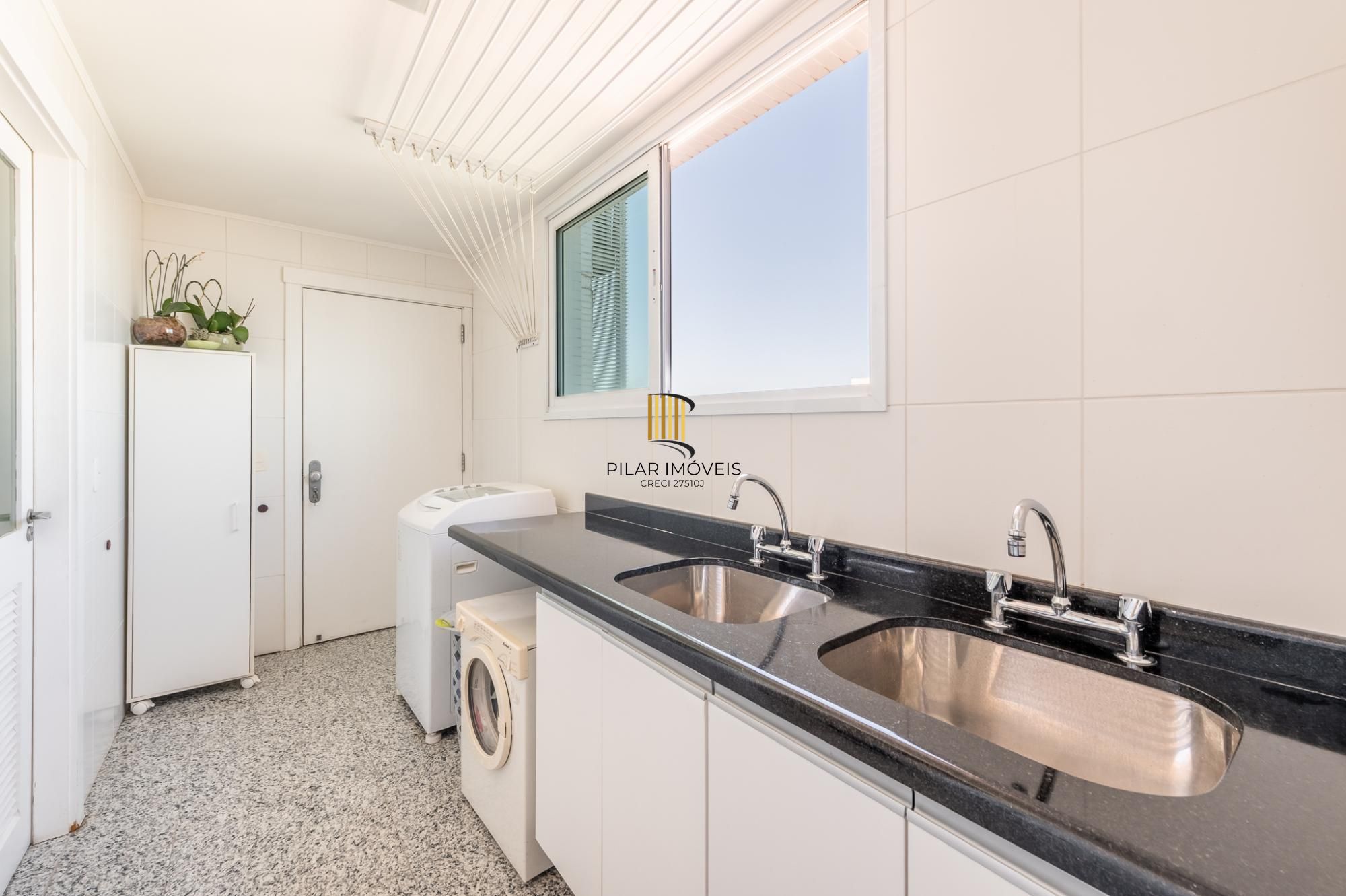 Apartamento com 204m², 3 dorm, 5 vagas no Petrópolis