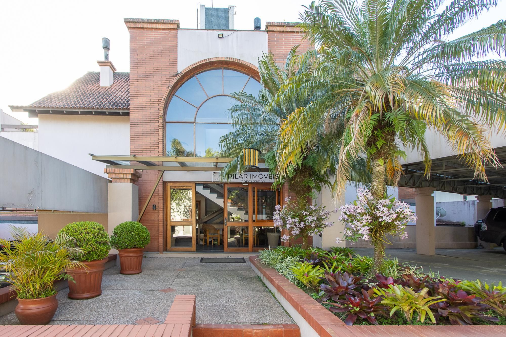 Apartamento bairro Cavalhada com 03 dormitórios, gabinete e 2 vagas 134,35m2 privativos!