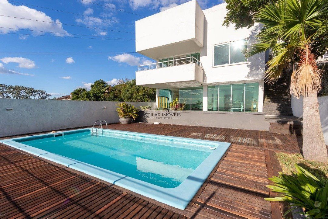 Casa para Venda - 470m², 3 dormitórios, sendo 1 suites, 6 vagas - Nonoai