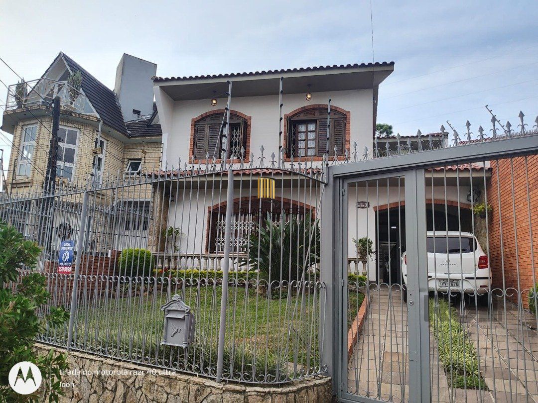 Casa 4 dormitórios no bairro Cavalhada