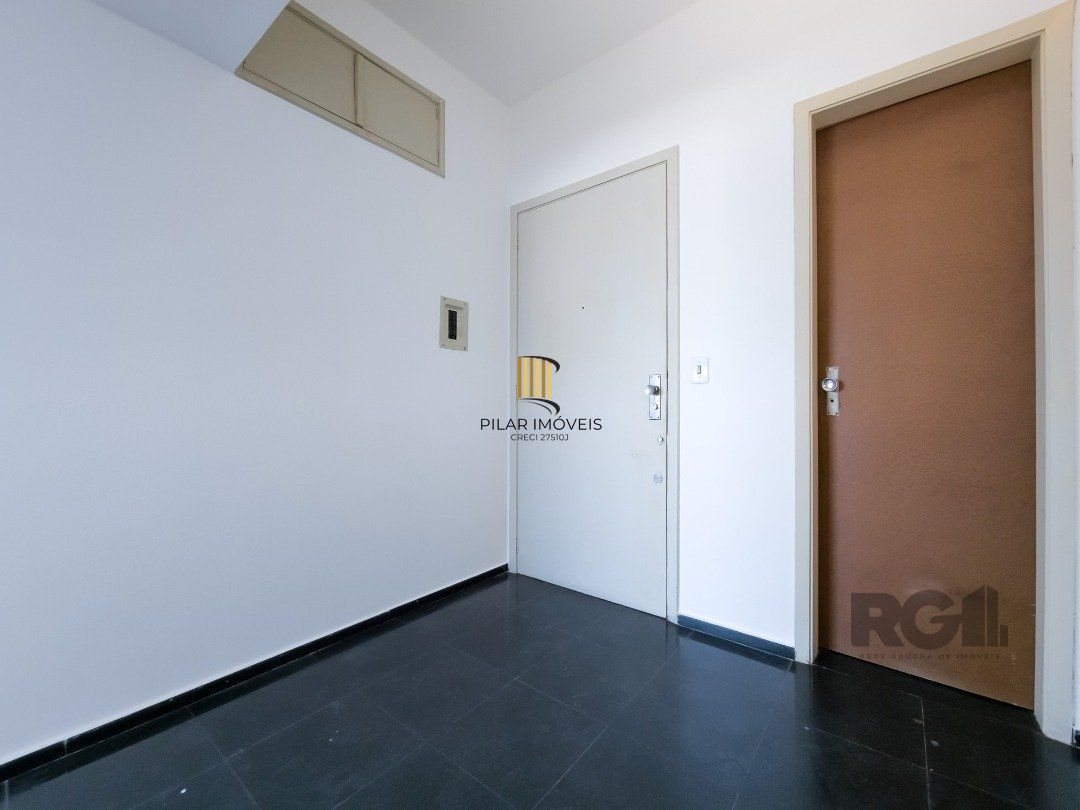 Apartamento, 3 quartos, 1 suite, dependência de empregada, elevador - Centro Histórico - Porto Alegre