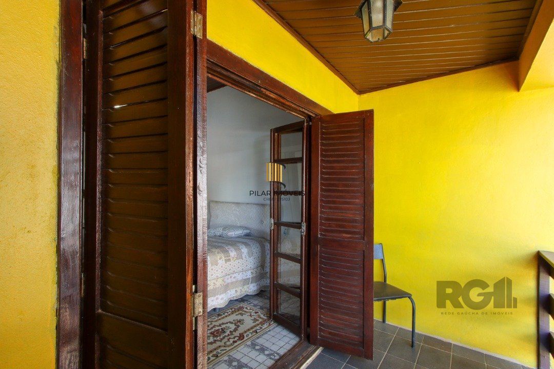 Casa 04 dormitórios, 02 suítes, living 02 ambientes