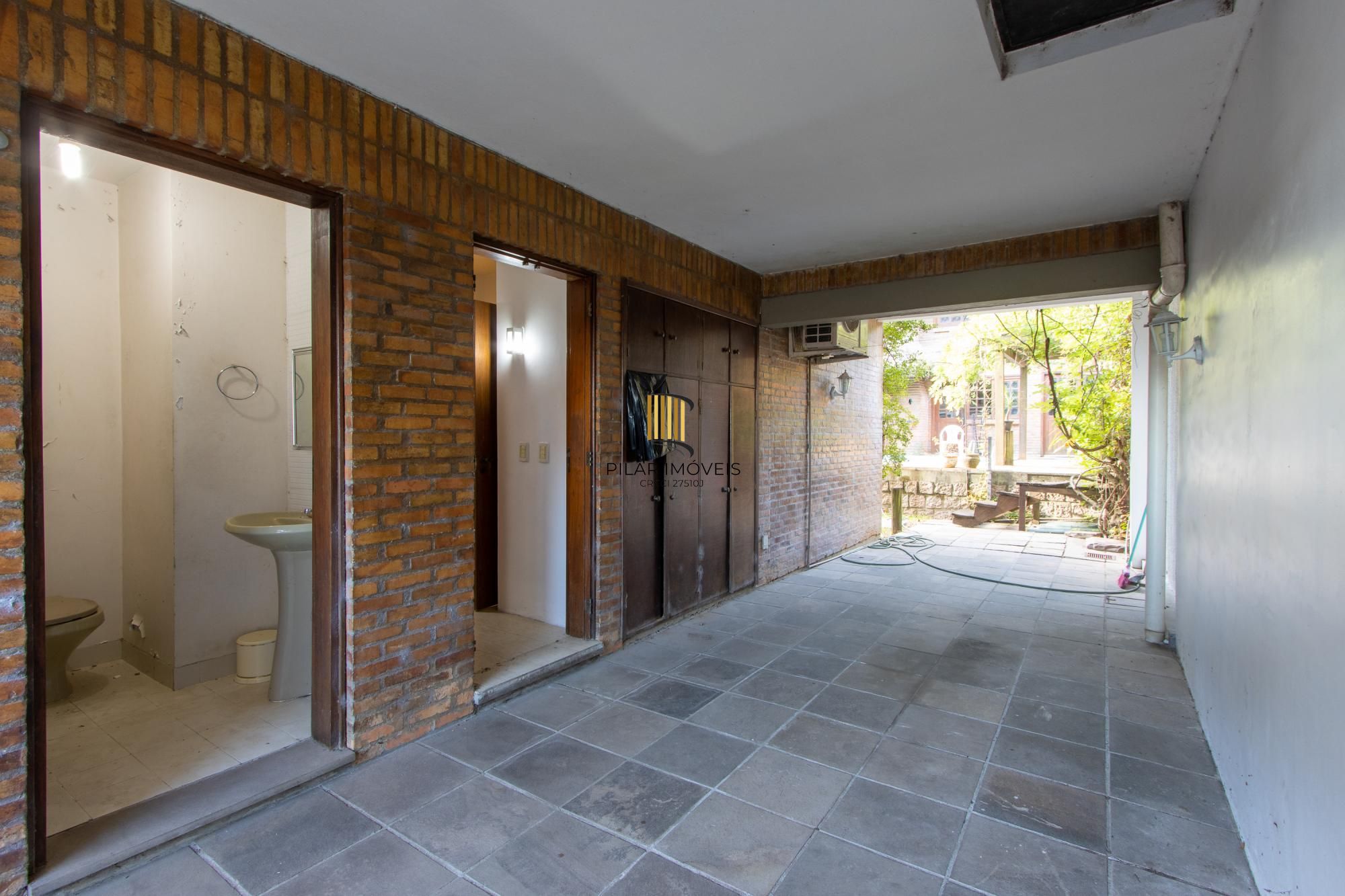 Excelente Casa em Condominio Fechado com 440,60m Dormitórios, sendo 2 Suítess