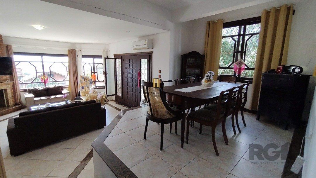 Sobrado, 5 quartos, 2 suites, pátio, 3 vagas - Bairro Vila Nova - Pilar Imóveis
