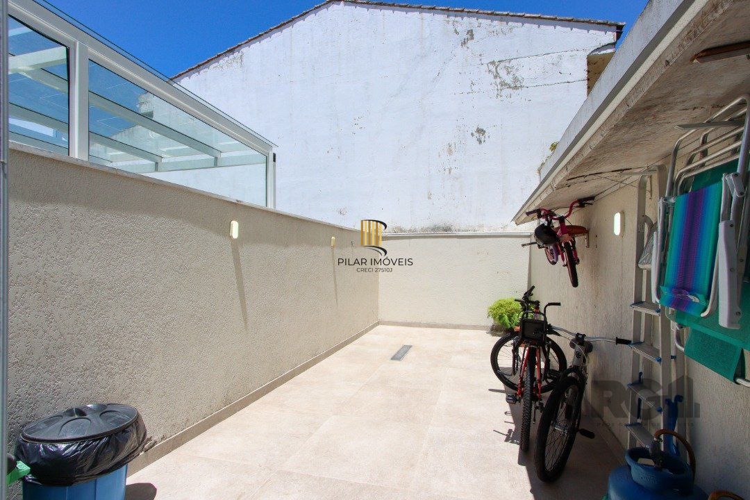 Ótima casa com 3dormitórios 1 suite no bairro Tristeza