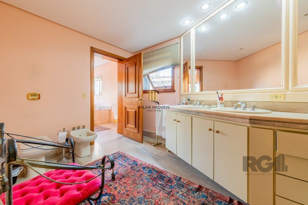 Apartamento 4 dormitórios no bairro Moinhos de Vento