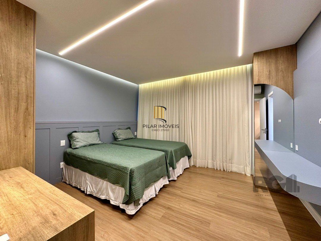 Casa de Condomínio 4 dormitórios no bairro Maristela
