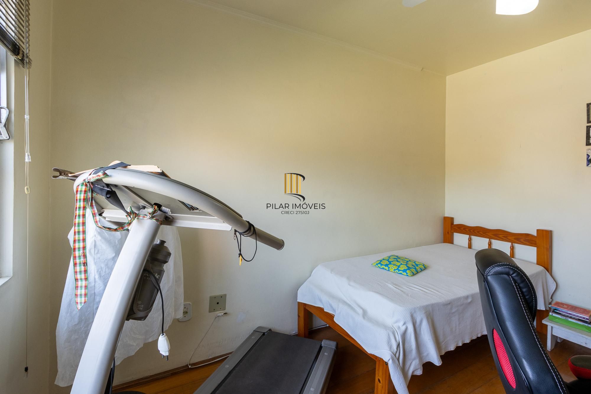 Casa com 3 quartos (1 suite), 4 vagas - Vila Nova