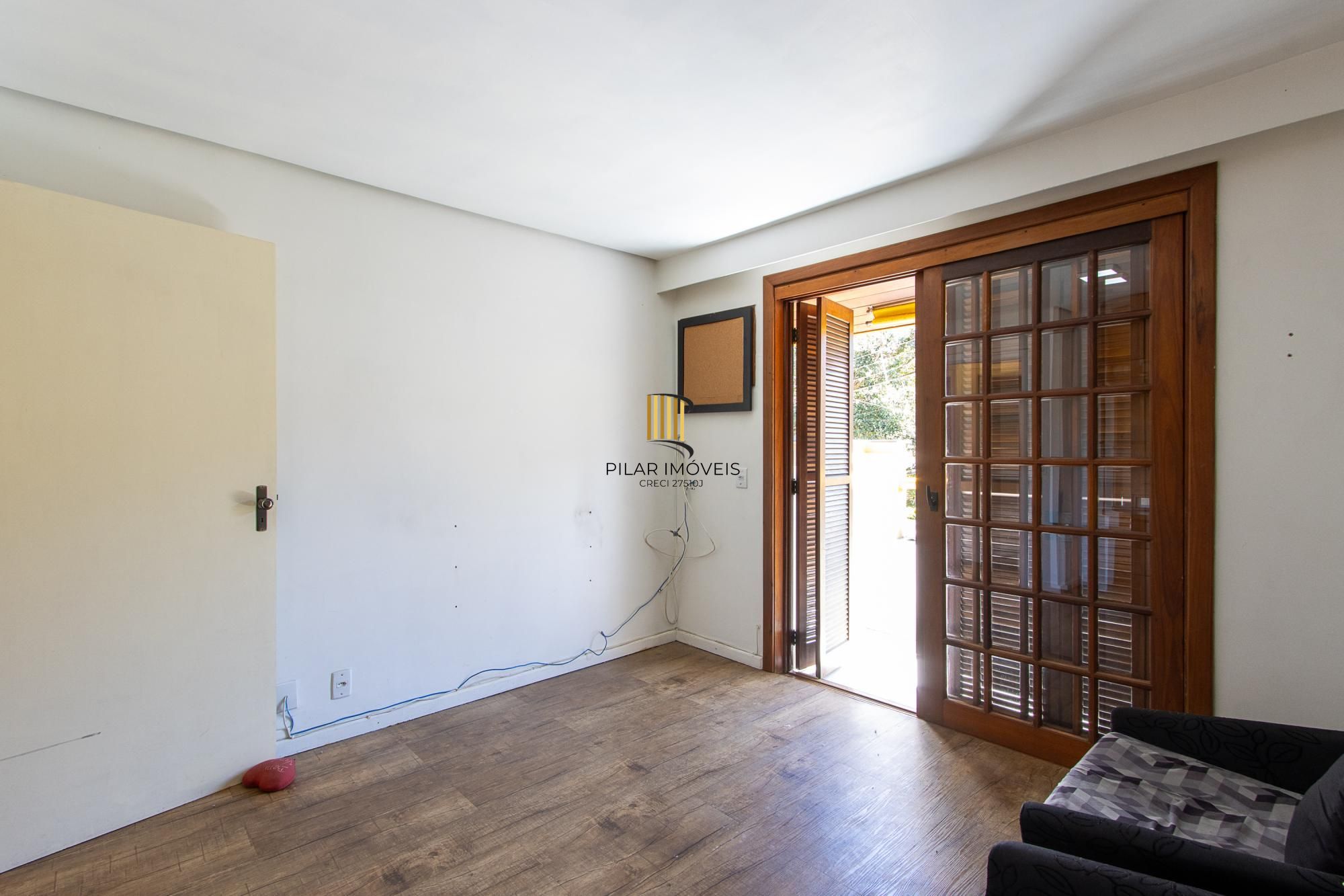 Casa em condomínio, 2 dormitórios, 1 vaga escriturada - Bairro Cavalhada