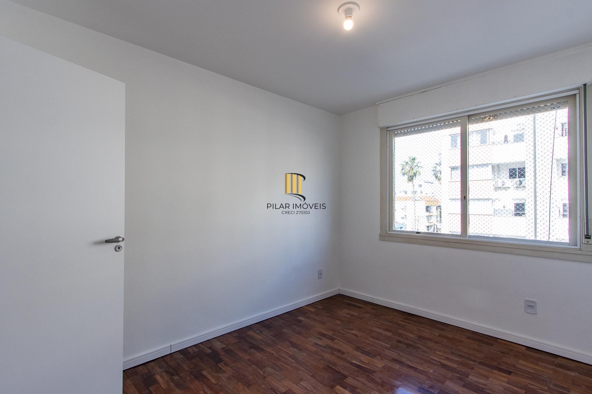 Apartamento no Menino Deus com 2 dormitórios e garagem