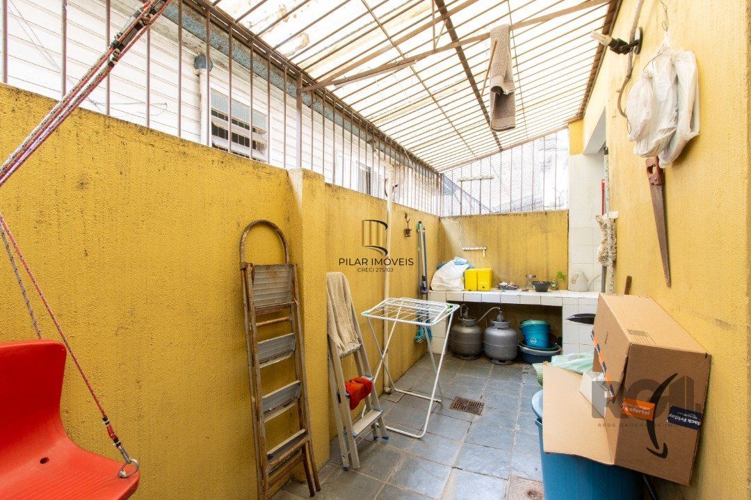 Casa de 3 dormitórios à venda na Tristeza - Zona sul de Poa.