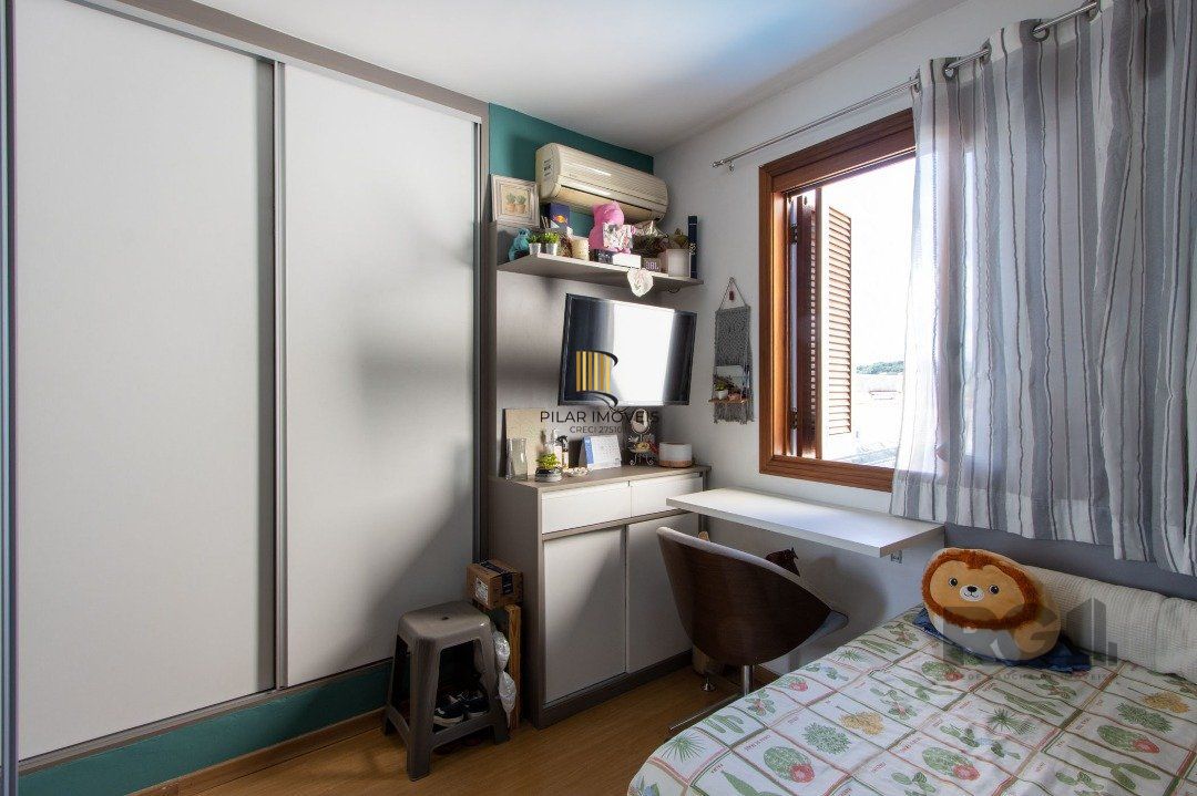 Casa 3 dormitórios no bairro Medianeira