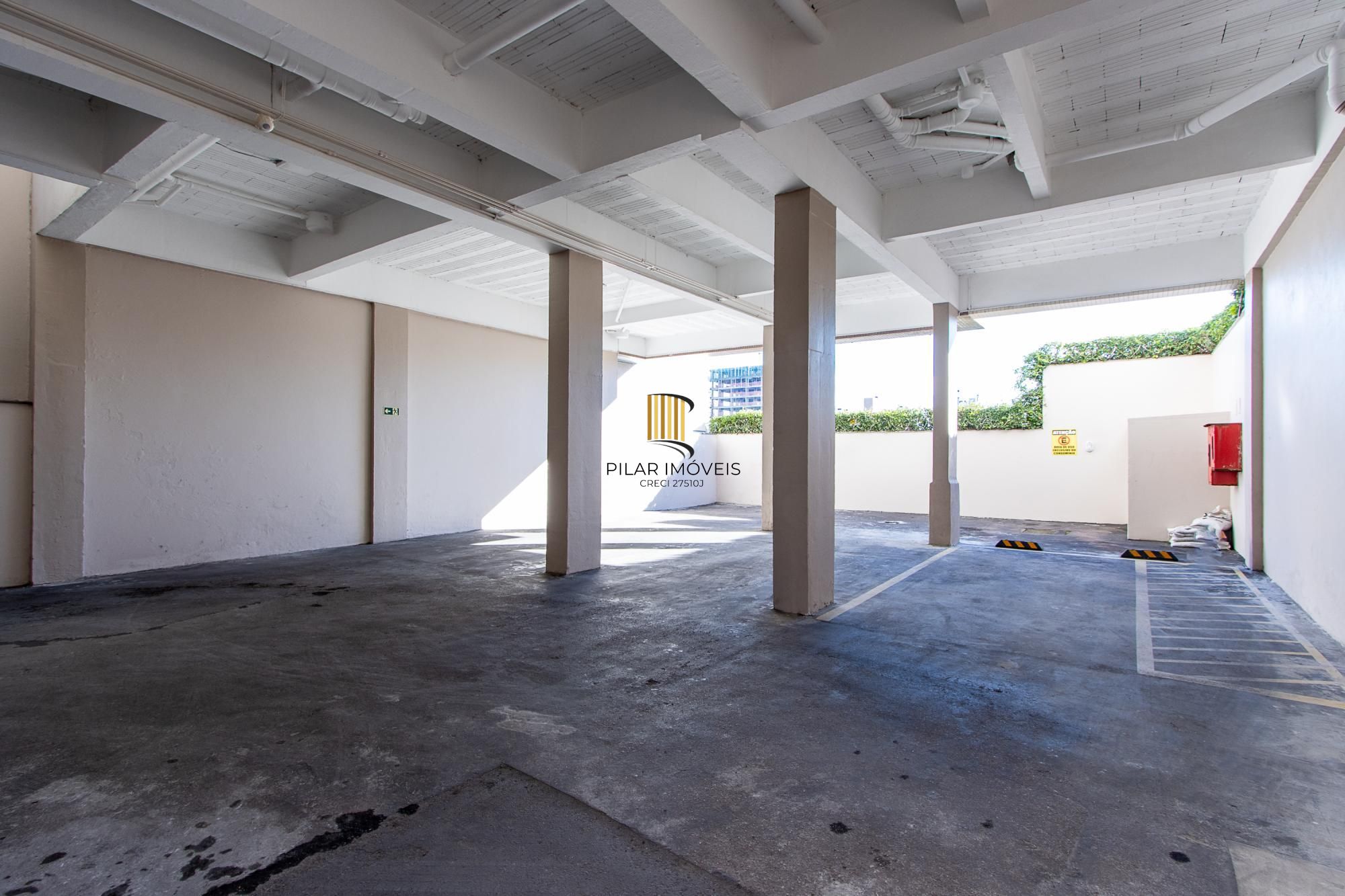 Apartamento com 114.02m², 3 dorm, Petrópolis com lareira e churrasqueira