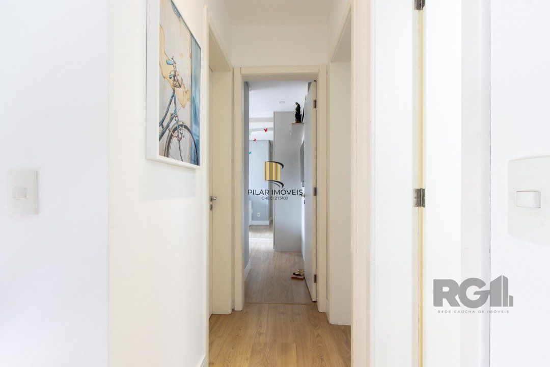 Casa em condomínio fechado,  com 3 quartos,  suíte, 3 banheiros e 2 vagas - Bairro Teresópolis