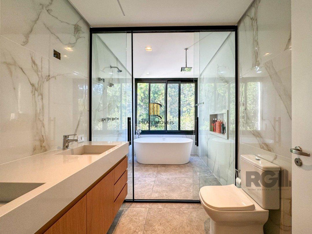 Casa Condominio para Venda - 340m², 4 dormitórios, sendo 4 suites, 4 vagas - Alphaville