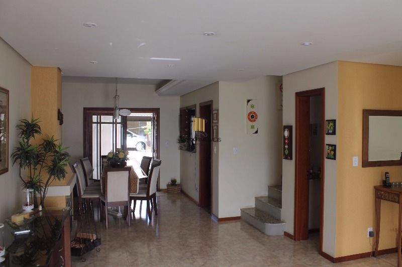 Casa para Venda - 290.67m², 4 dormitórios, sendo 1 suites, 4 vagas - Camaquã