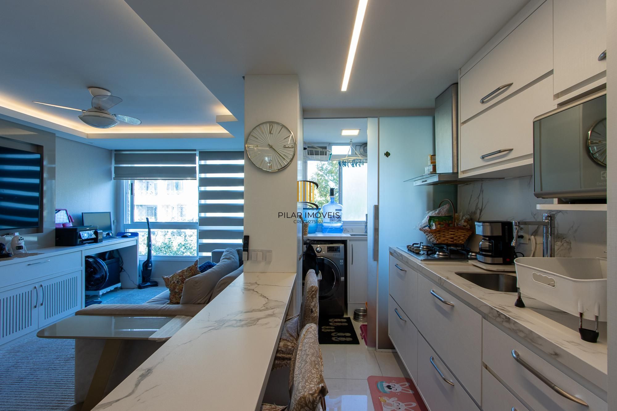 Apartamento com 2 dormitórios no bairro Cavalhada
