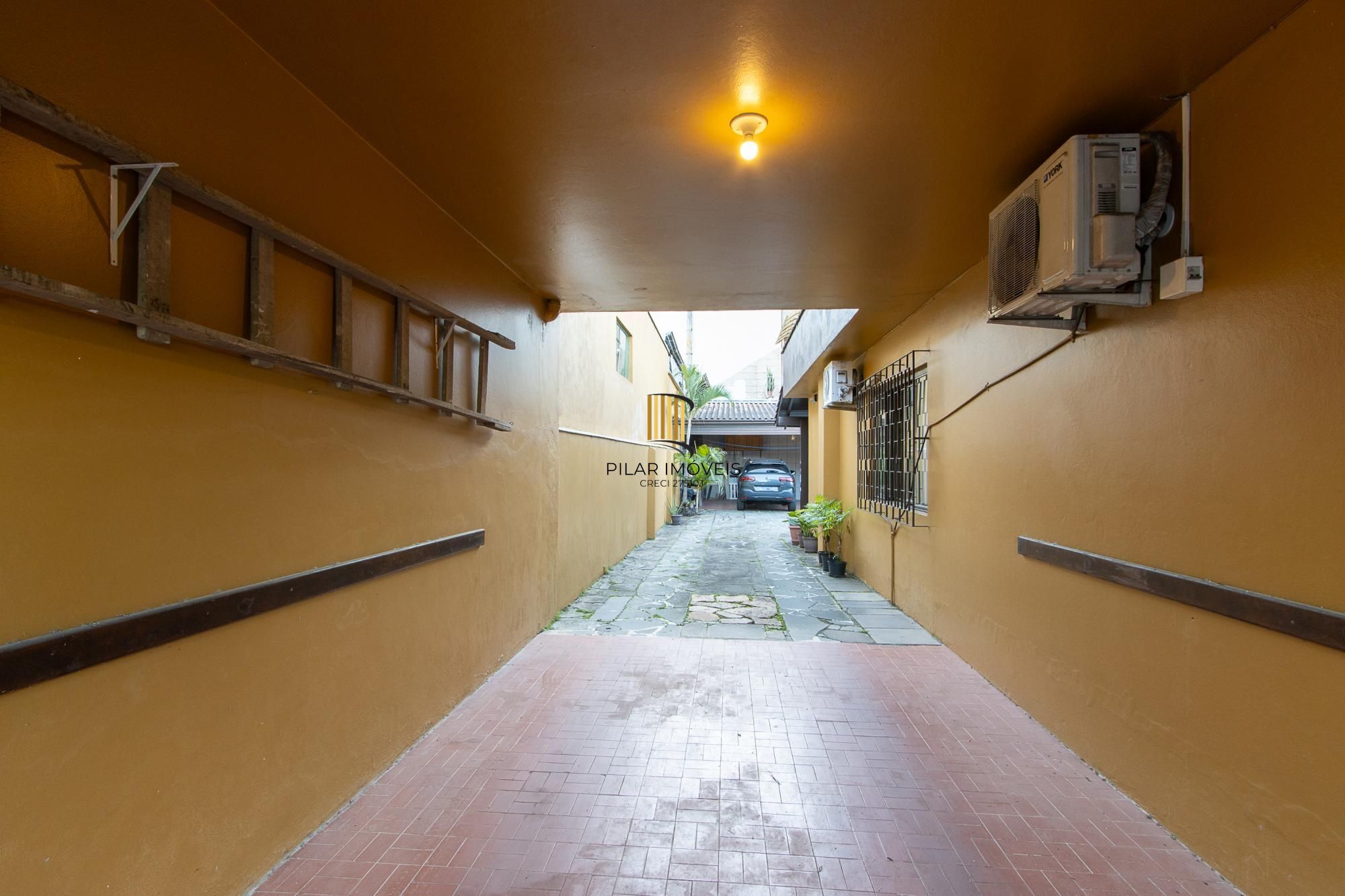 Casa 4 dormitórios no bairro Vila Nova