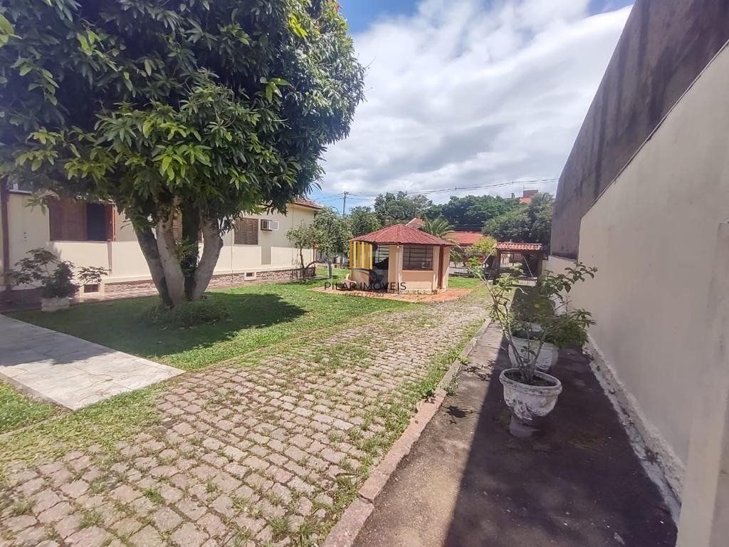 Casa para Venda - 265.1m², 3 dormitórios, 4 vagas - Guarujá