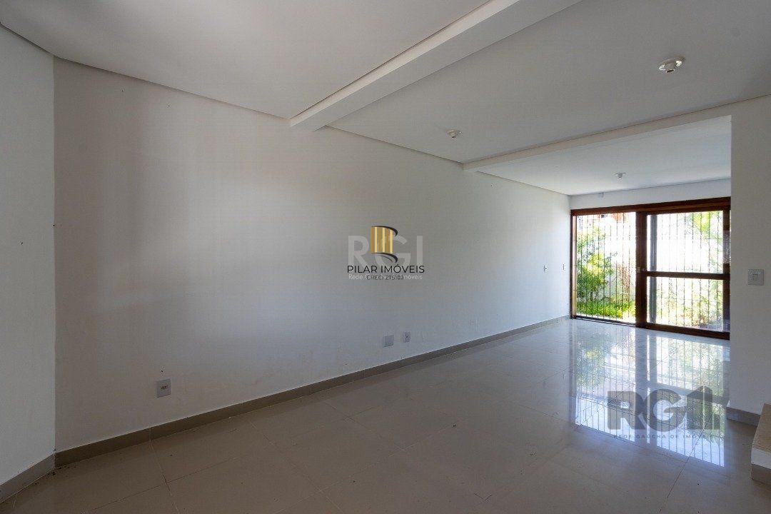 Casa 3 dormitórios no bairro Guarujá