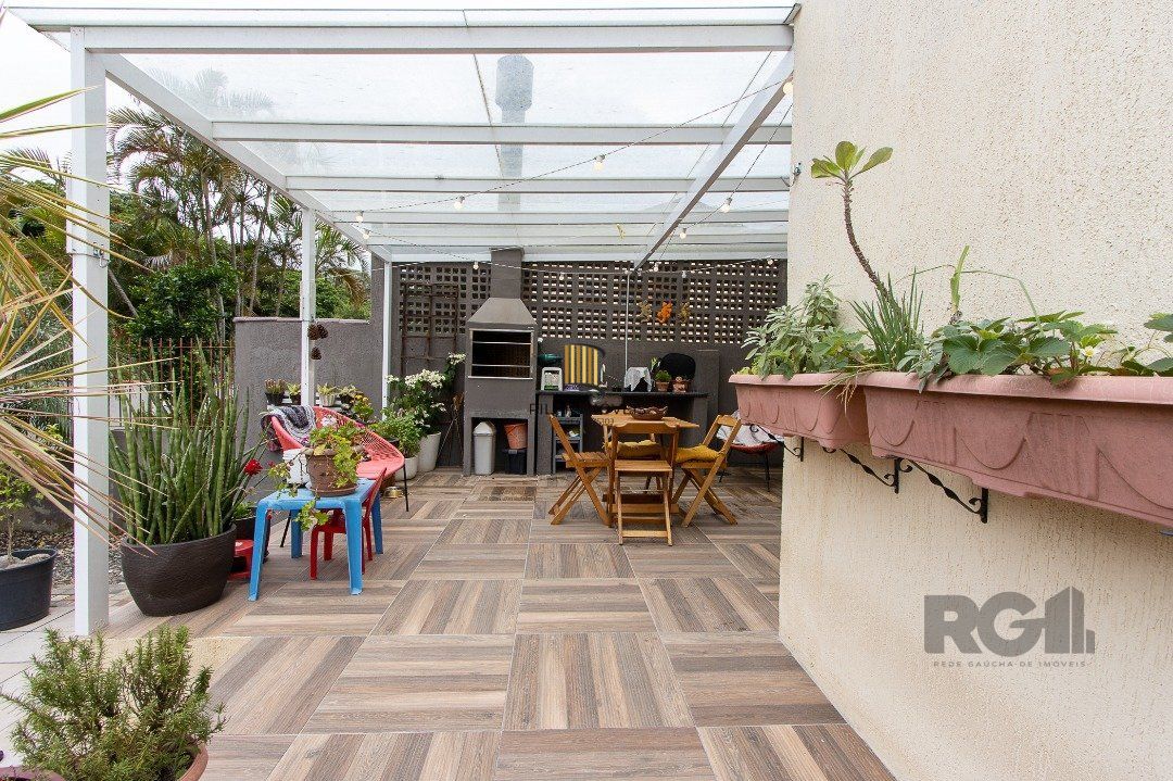 Casa para Venda - 132.55m², 3 dormitórios, sendo 1 suite, 5 vagas - Teresópolis