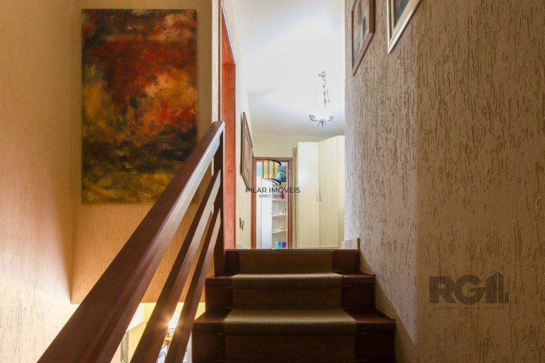 Excelente Casa Tipo Sobrado de alvenaria