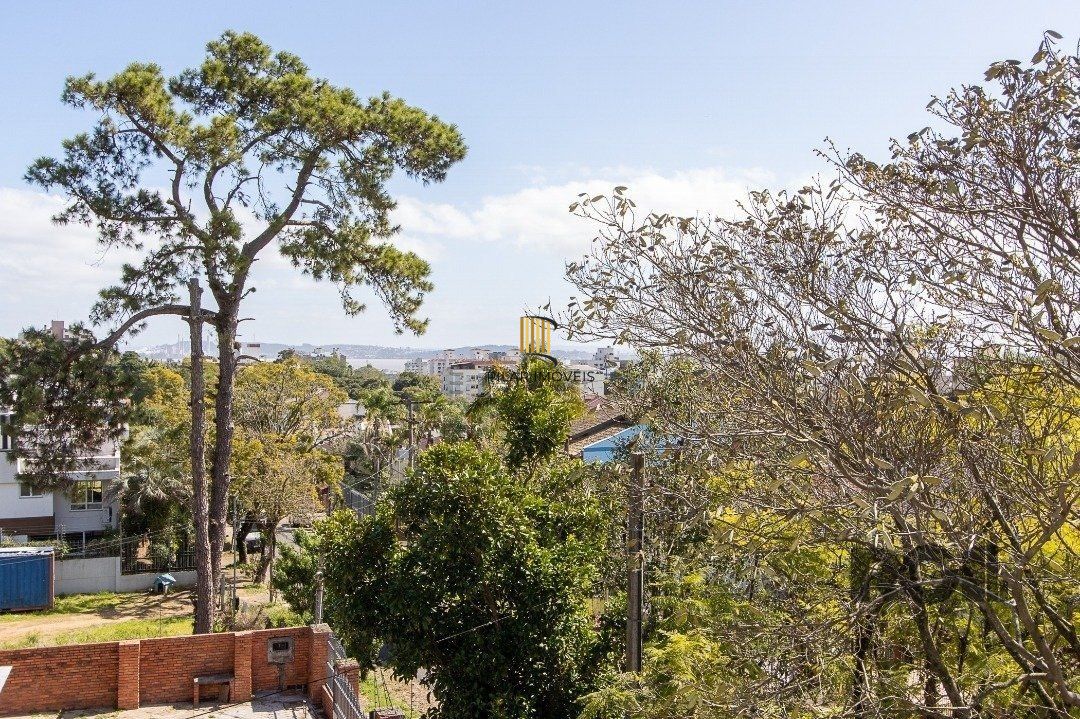 BELO SOBRADO, 3 QUARTOS, 1 SUITE, PISCINA, 320m² PRIVATIVOS - TRISTEZA