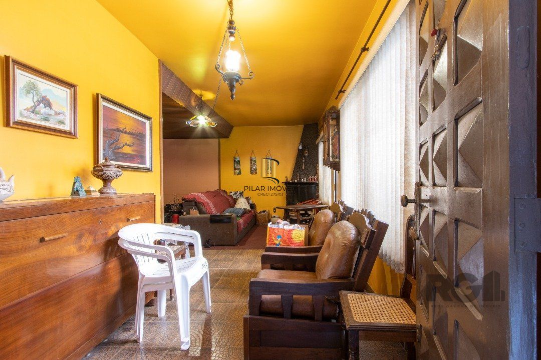 Casa para Venda - 500m², 4 dormitórios, sendo 1 suites, 4 vagas - Coronel Aparício Borges