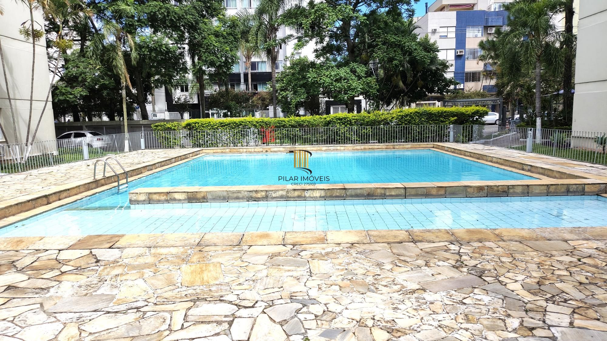 Apartamento de 2 dormitórios, 1 banheiro no bairro Trsiteza.