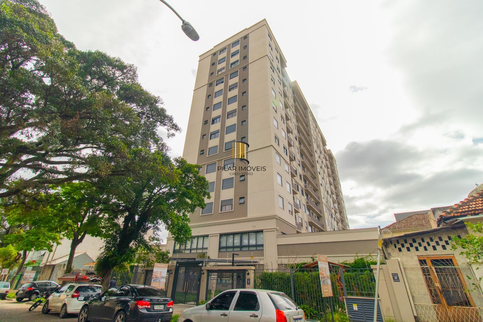 APARTAMENTO SEMIMOBILIADO 2 DORMITÓRIOS SENDO 1 SUÍTE E 1 VAGA ESCRITURADA - Pilar Imóveis