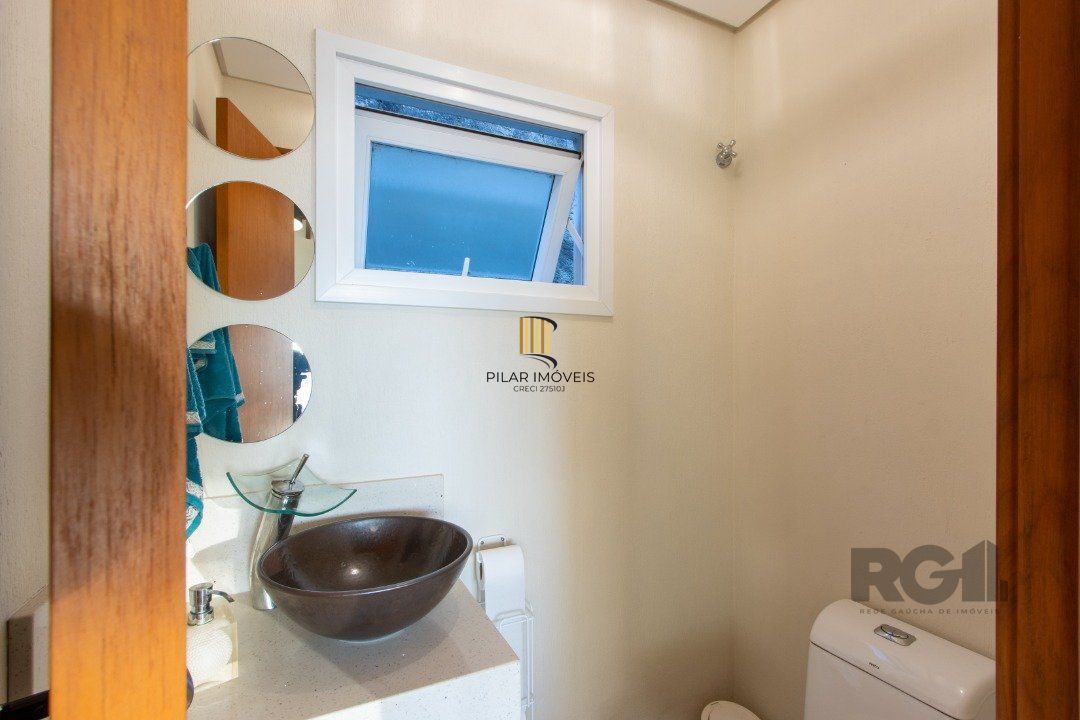 Casa com 5 suites com area privativa 714,00
