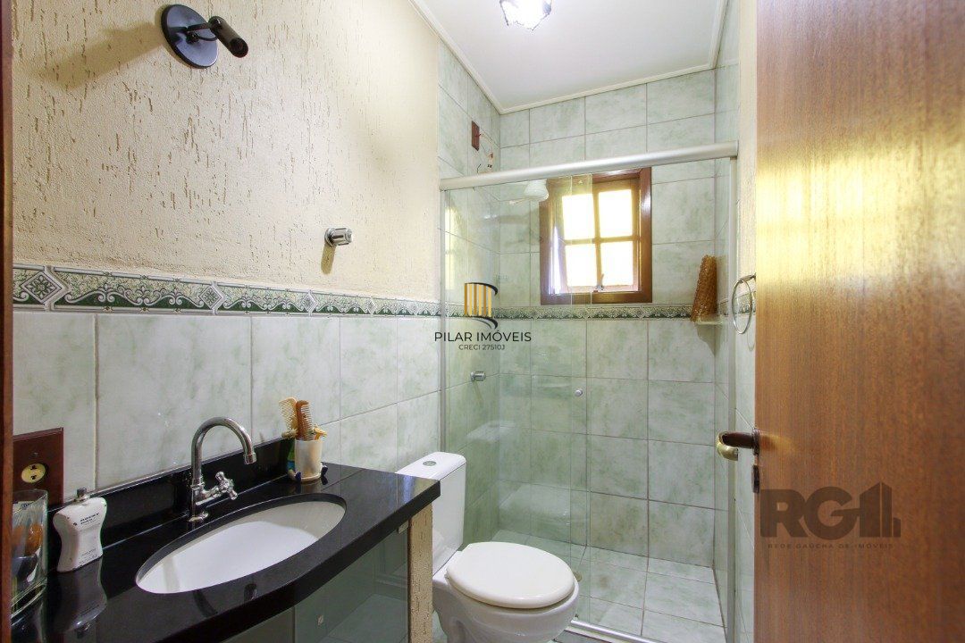 Excelente Casa Tipo Sobrado de alvenaria