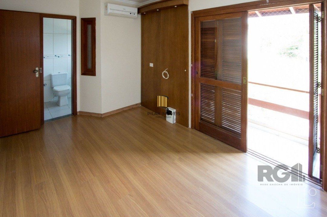 Casa 3 dormitórios no bairro Hípica