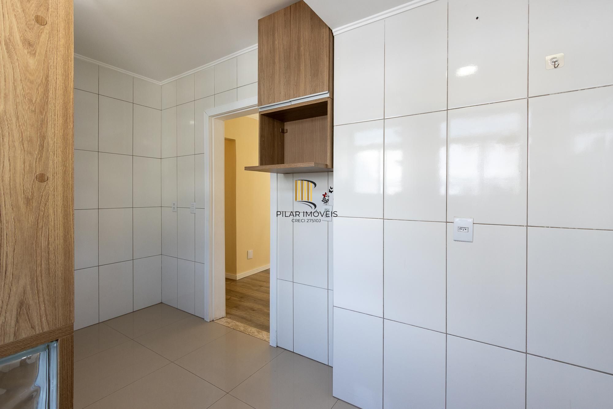 APARTAMENTO REFORMADO, 3 QUARTOS, 1 VAGA ROTATIVA - BAIRRO CAMAQUÃ
