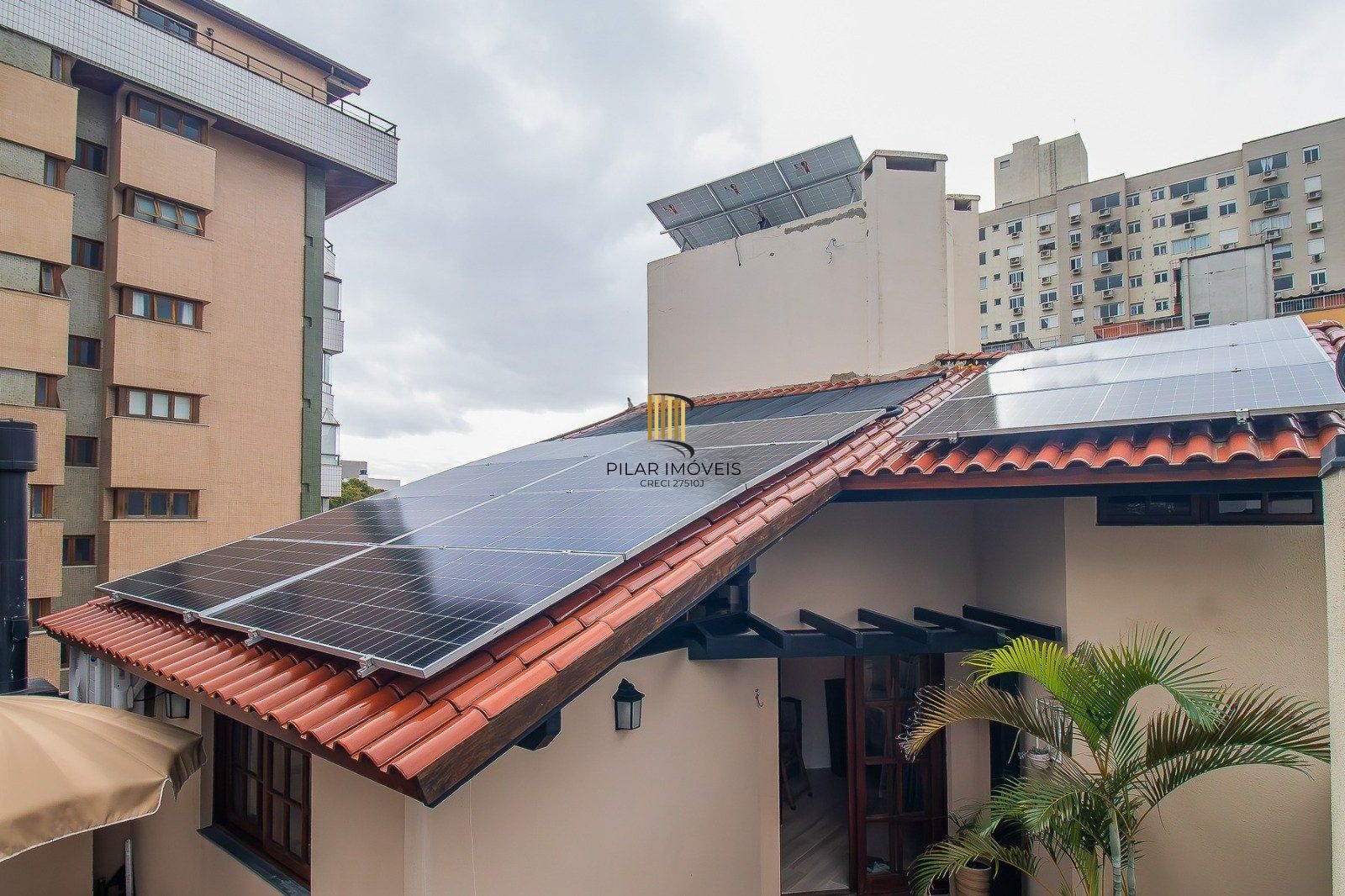Cobertura Reformada Com placa solar e tomada para carro elétrico