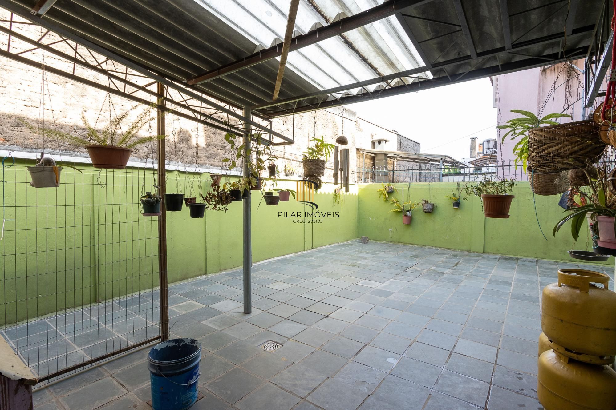 Casa com 3 quartos (1 suite), 4 vagas - Vila Nova