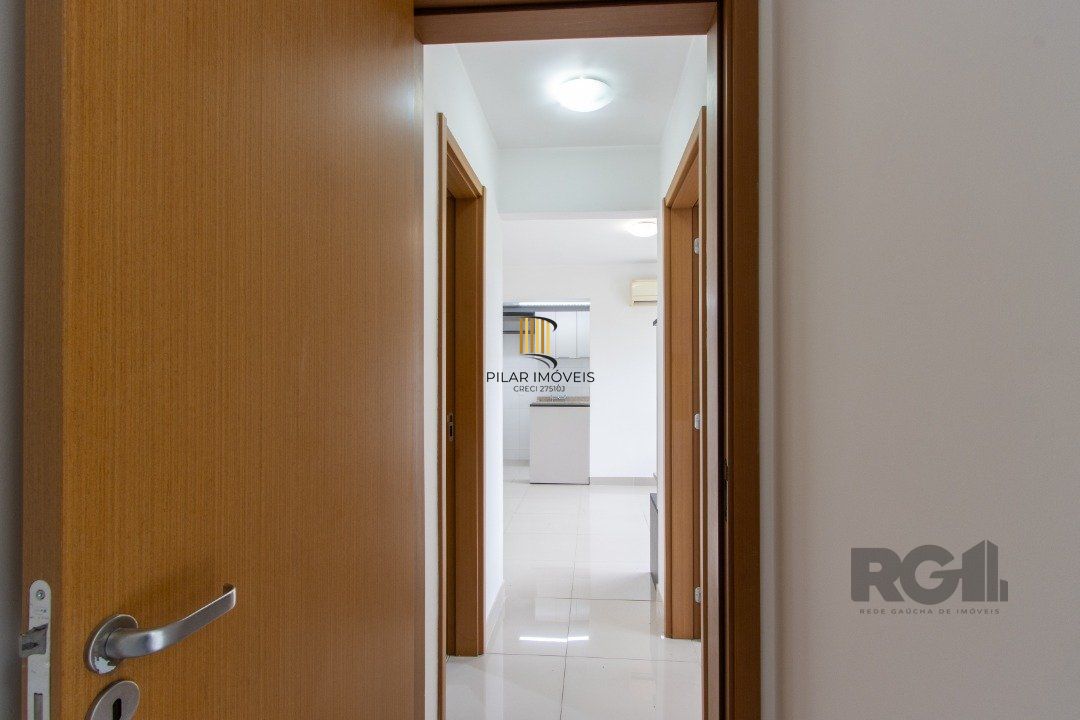 Apartamento semi-mobiliado, com área privada de 50,95 M2