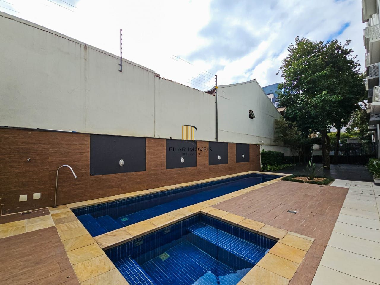 Excelente apartamento com dois sendo suite , duas vagas ,semi mobiliado