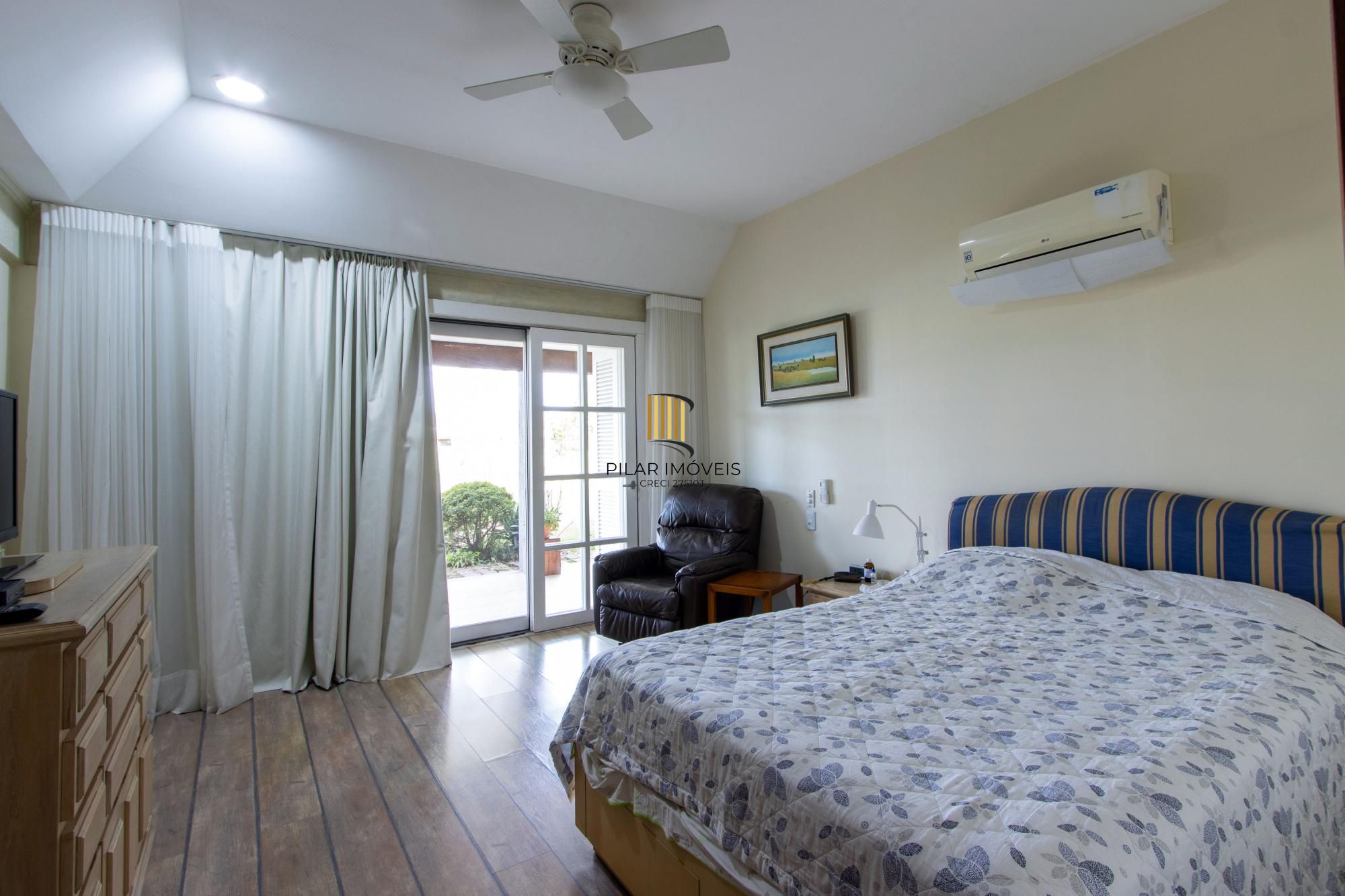 Casa de Condomínio 4 dormitórios no bairro Belém Novo