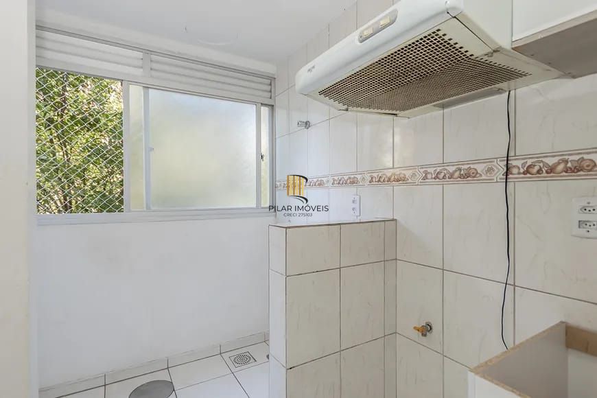 Apartamento de 2 quartos, no Bairro Tristeza, semi-mobiliado, com vaga escriturada.