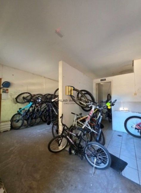 Apartamento  com 2 dormitórios, lavabo, banho social e churrasqueira integrada.