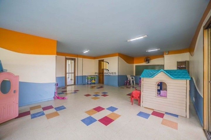 Apartamento 03 dormitórios, 01 suíte, 02 vagas individuais e cobertas, infraestrutura completa, Bairro Cristal