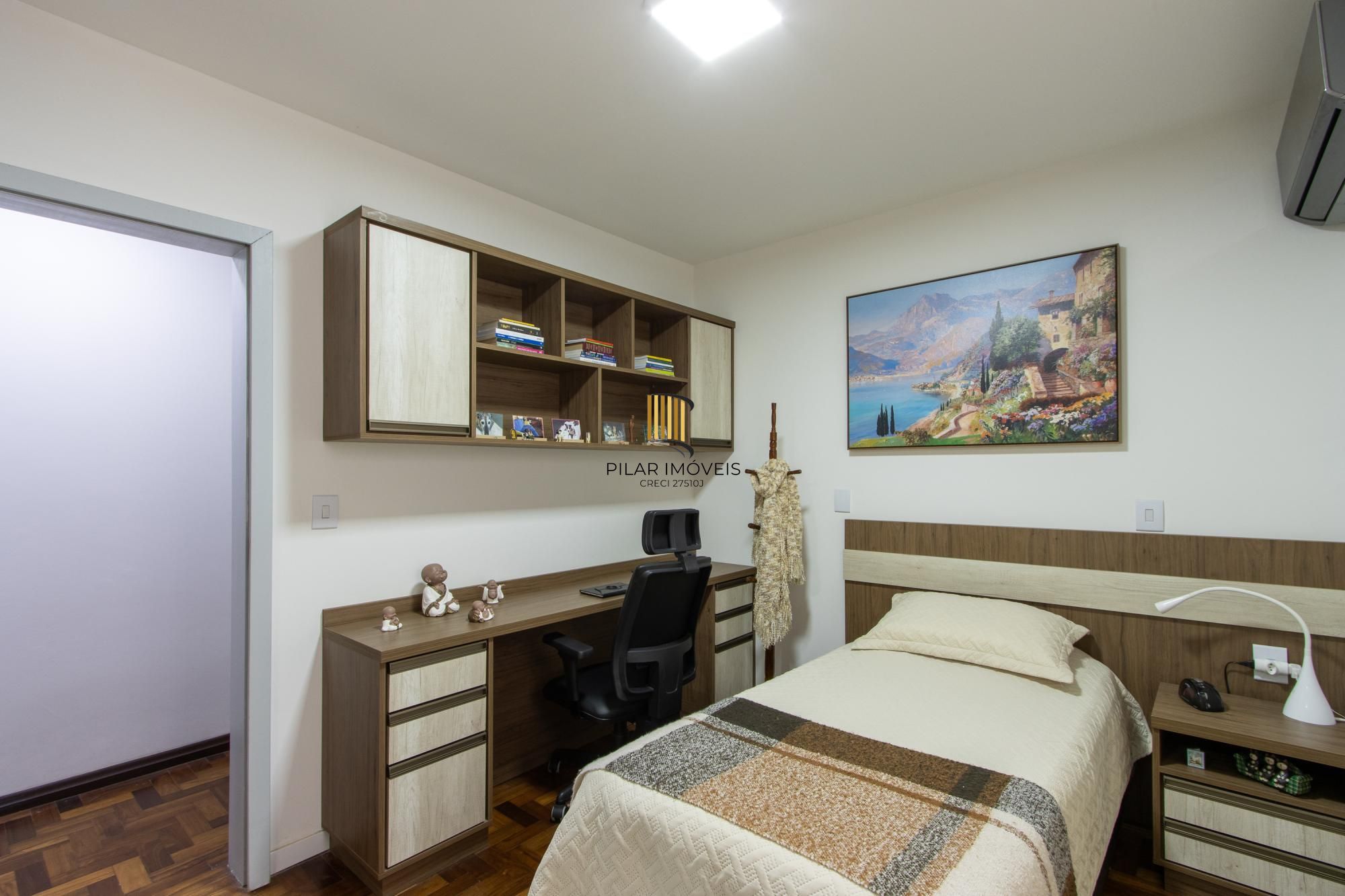 Casa TODA Reformada à Venda  – Mobiliada