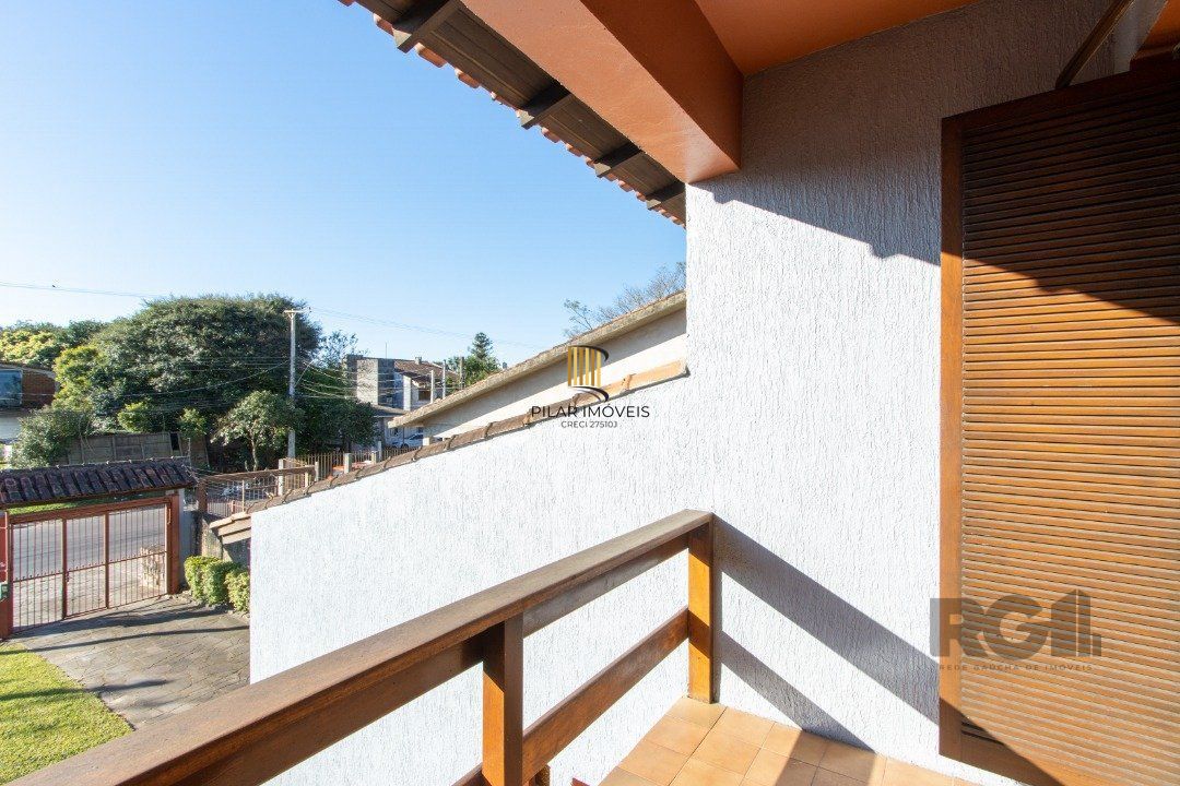 Casa para Venda - 300m², 3 dormitórios, sendo 1 suites, 4 vagas - Tristeza