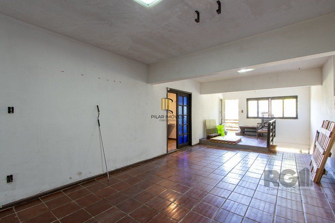 Casa para Venda - 572m², 5 dormitórios, sendo 1 suites, Cavalhada