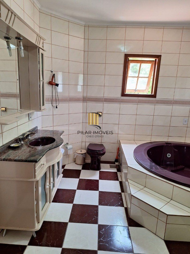 Casa 3 dormitórios no bairro Jardim Algarve