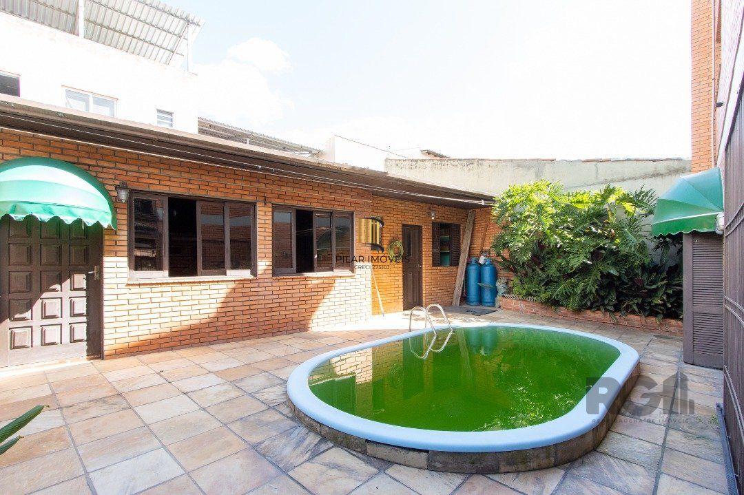 Casa para Venda - 500m², 4 dormitórios, sendo 1 suites, 4 vagas - Coronel Aparício Borges