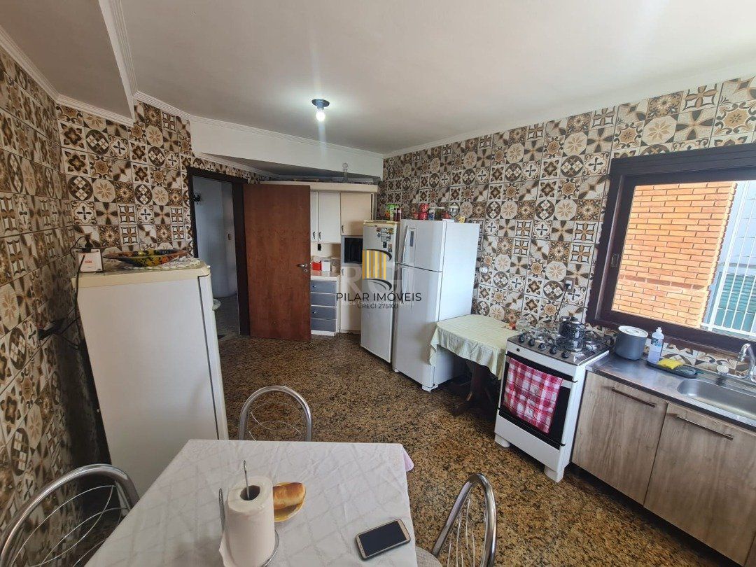 Casa para Venda - 464m², 5 dormitórios, sendo 4 suites, 4 vagas - Nonoai