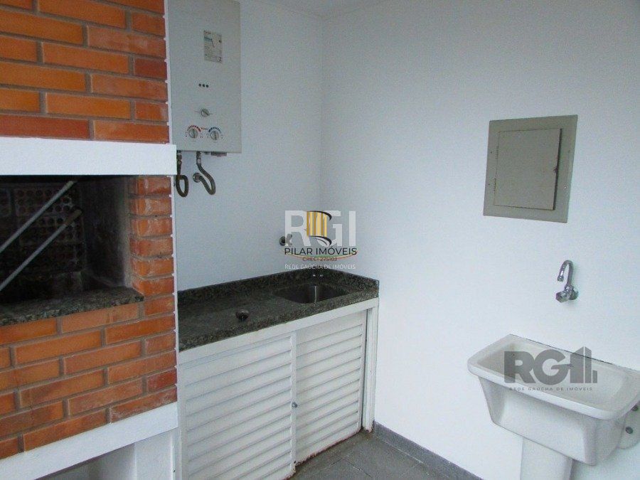 Casa em condomínio para Venda com 3 dormitórios, sendo 1 suites e 2 vagas no bairro Cristal